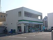 コンビニ「ファミリーマートまで90m」
