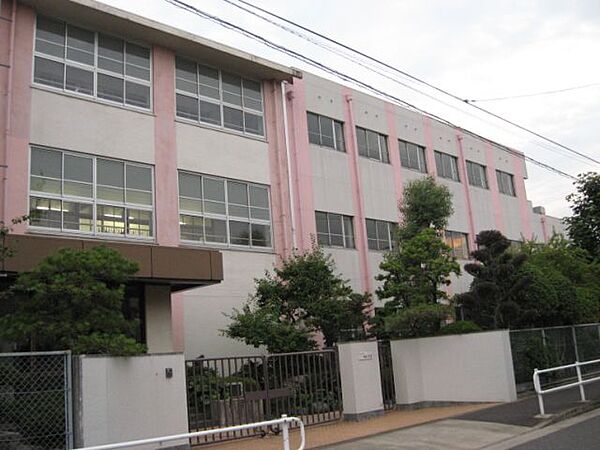 画像28:小学校「市立城西小学校まで560m」