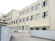 小学校「市立中小田井小学校まで880m」