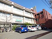 病院「堀田病院まで80m」