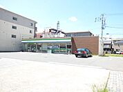 コンビニ「ファミリーマートまで250m」
