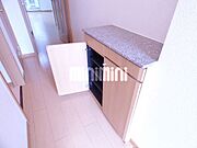 たっぷり収納できる下駄箱付きです。
