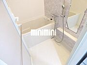 浴室乾燥機付きのバスルーム