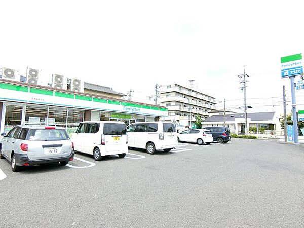 画像17:コンビニ「ファミリーマートまで190m」