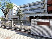 中学校「名古屋市立香流中学校まで1654m」