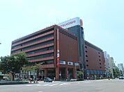 ショッピング施設「三越まで260m」
