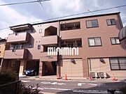 3階建てのマンションタイプ。