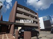 オシャレなタイル張りのオートロック付きマンション
