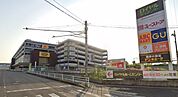 スーパー「アピタパワー新守山店まで790m」