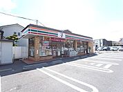 コンビニ「セブンイレブンまで220m」