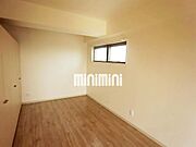 最上階の角部屋です。側面からも光が差し込みます。