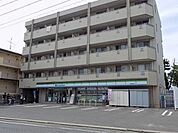 コンビニ「ファミリーマートまで470m」