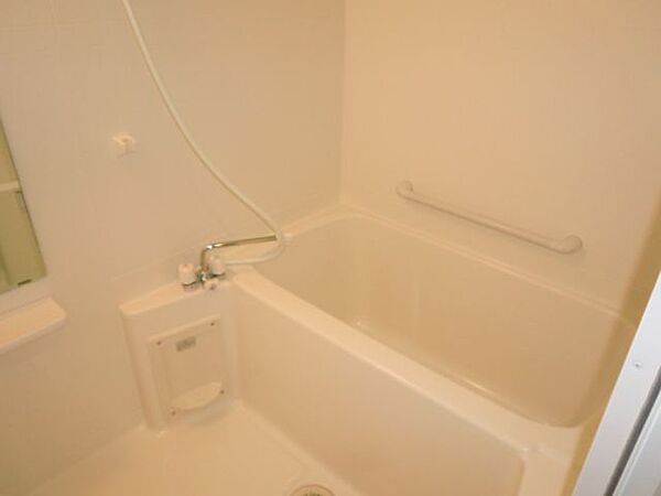 画像8:清潔な浴室