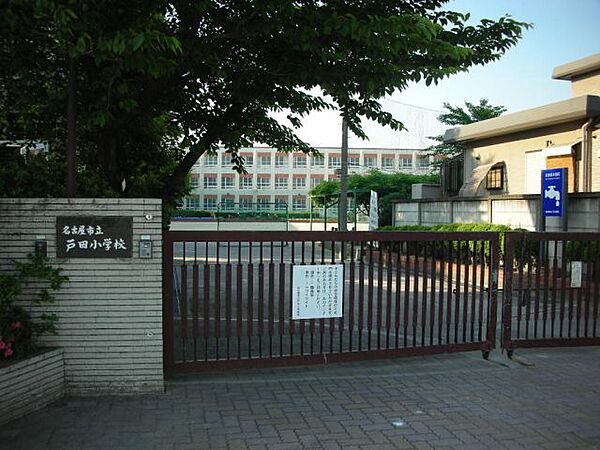 画像29:小学校「市立戸田小学校まで166m」