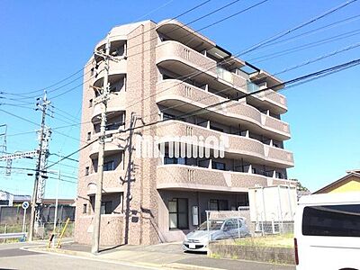 外観：5階建てのマンションです。