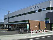 スーパー「ファミリーマートまで270m」