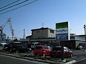 コンビニ「ファミリーマートまで470m」
