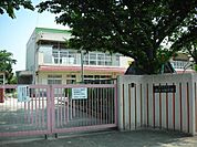 幼稚園、保育園「はとり幼稚園まで590m」