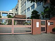 小学校「市立春田小学校まで680m」