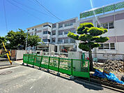 小学校「名古屋市立万場小学校まで576m」