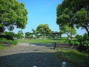 公園「万場川東公園まで210m」