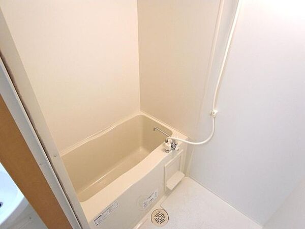 画像10:シャワー付きバスルーム