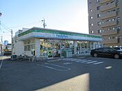 コンビニ「ファミリーマートまで310m」