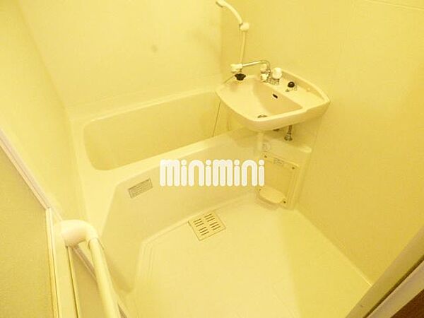 画像6:浴槽浴室広く、入りやすいバスルームです。