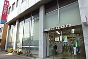 銀行「中京銀行まで320m」