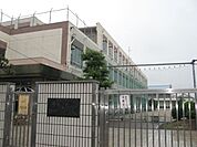 小学校「市立日比津小学校まで360m」