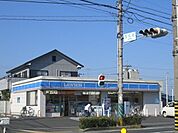 コンビニ「ローソンまで690m」