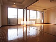 とにかく明るく眺めの良いお部屋です