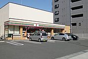 コンビニ「セブンイレブンまで330m」
