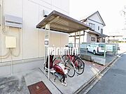 屋根つきの駐輪場です。