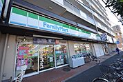 コンビニ「ファミリーマートまで210m」
