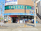 コンビニ「ローソン桜山駅前店まで222m」