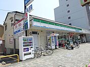 コンビニ「ファミリーマートまで500m」