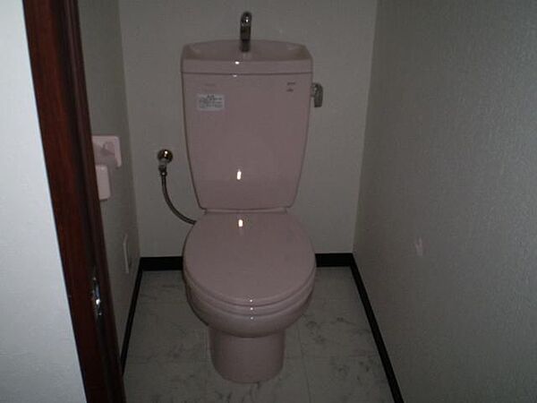 画像9:清潔感あるトイレ