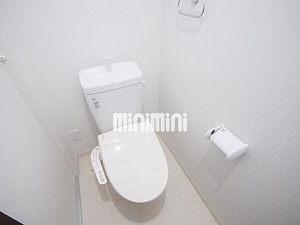 画像9:温水洗浄便座のトイレ。