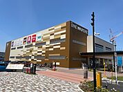 複合モール「iiNEマルシェまで350m」