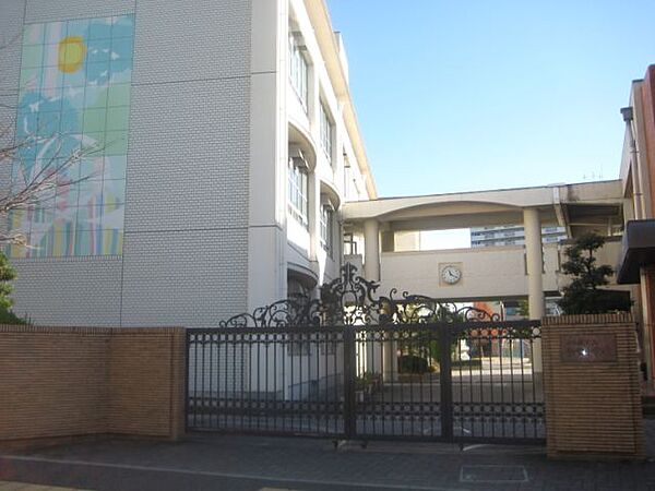 画像22:小学校「市立新栄小学校まで1100m」