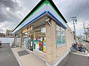 コンビニ「ファミリーマートまで750m」