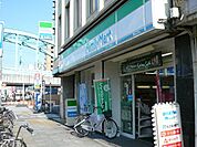 コンビニ「ファミリーマートまで120m」