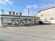 コンビニ「ファミリーマートまで430m」