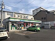 コンビニ「ファミリーマートまで370m」