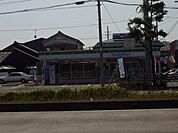 コンビニ「ファミリーマートまで430m」