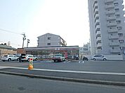 コンビニ「セブンイレブンまで520m」