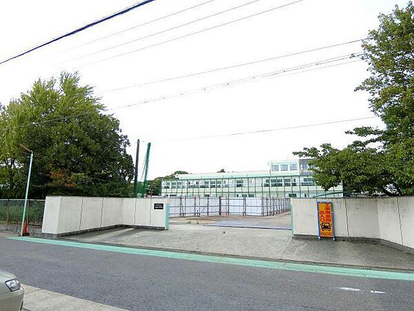 画像16:小学校「名古屋市立上社小学校まで912m」