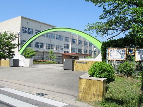 画像16:高校「愛知県立千種高校まで1954m」