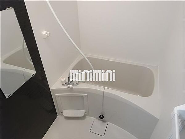画像6:鏡とシャワーが付いています。